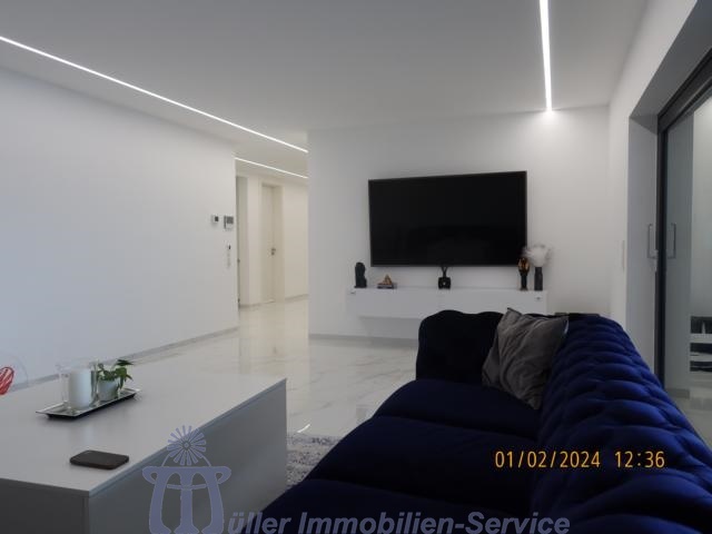 Modernes luxuriöses Wohnhaus, Bungalowstil, mit Außenpool, in schöner Stadtrandlage - Einfamilienhaus Homburg | Angebot:14540143