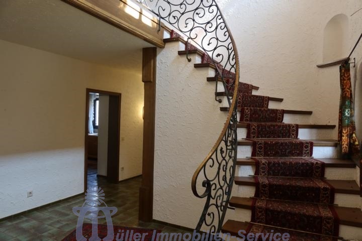 Schöne Landhaus-Villa in unverbaubarer Orts- und Waldrandlage von Homburg - Einfamilienhaus Homburg | Angebot:15024068