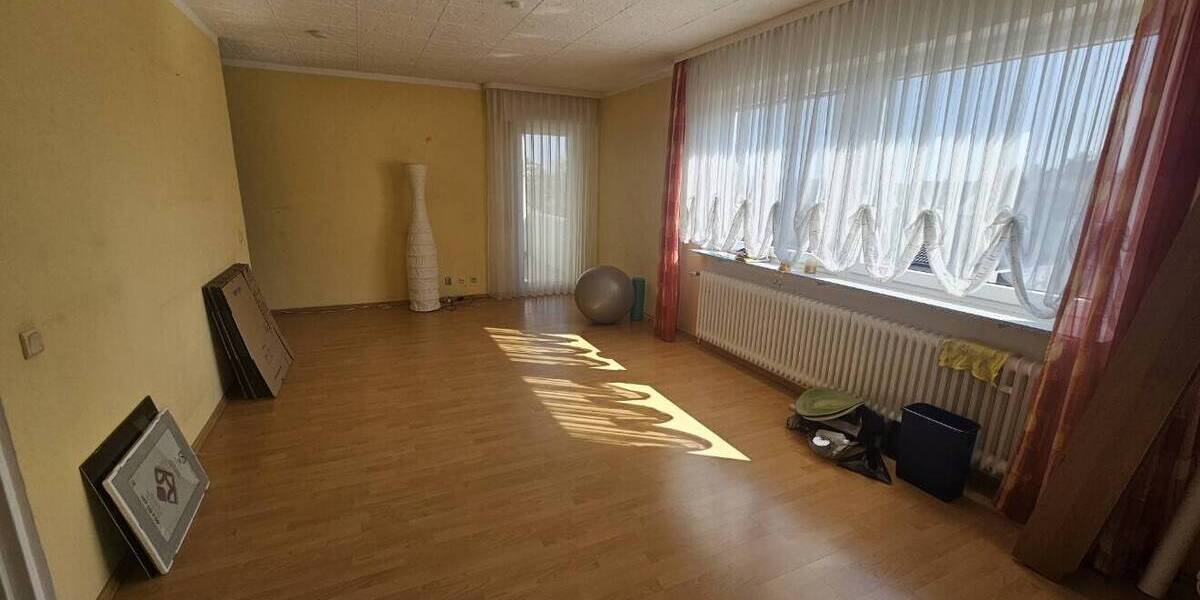 Mehrfamilienhaus, Wohnhaus Neunkirchen-Wellesweiler Wellesweiler - 8 Zimmer, 164 m&sup2;, 199.000&euro; | Angebot:26029540