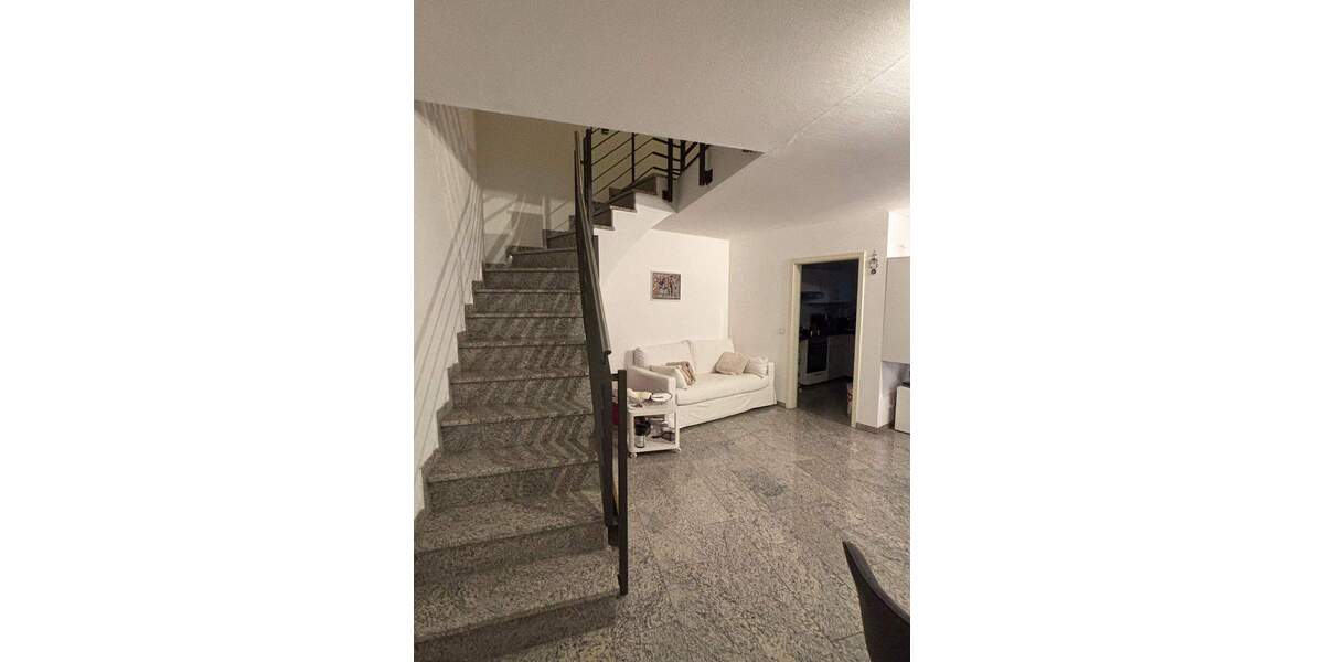 Etagenwohnung Riegelsberg - 3 Zimmer, 100 m&sup2;, 800&euro; | Angebot:25664177