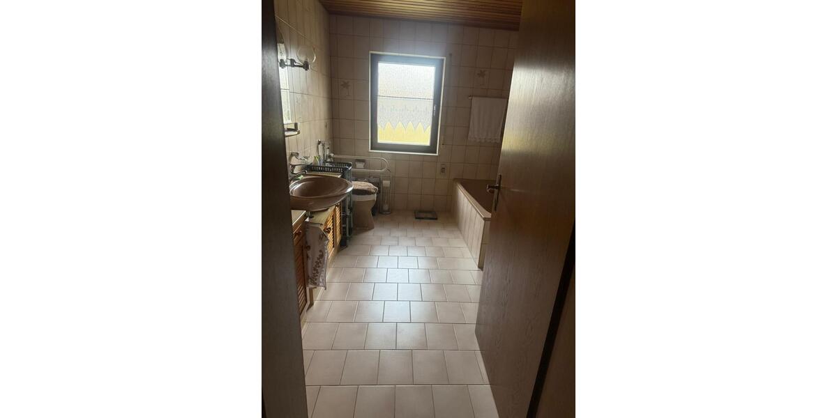 Doppelhaushälfte Kirkel - 10 Zimmer, 230 m&sup2;, 340.000&euro; | Angebot:24868755