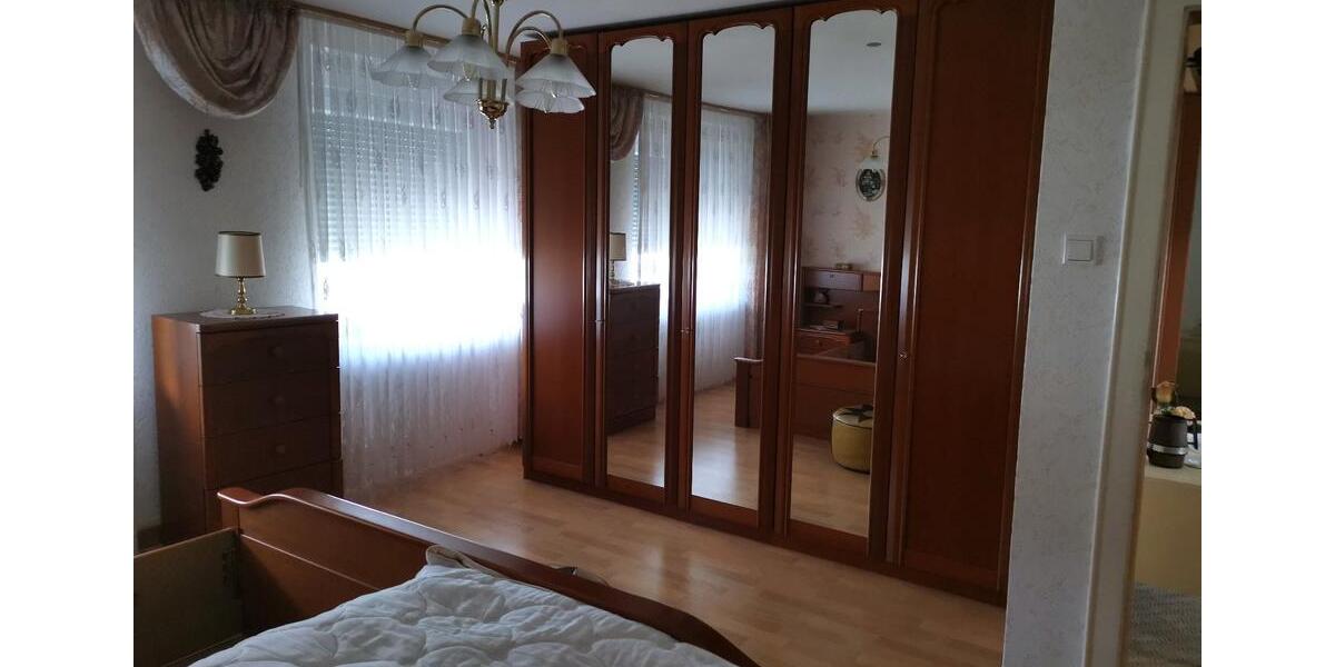 Reihenhaus Schwalbach - 7 Zimmer, 180 m&sup2;, 275.000&euro; | Angebot:27641904