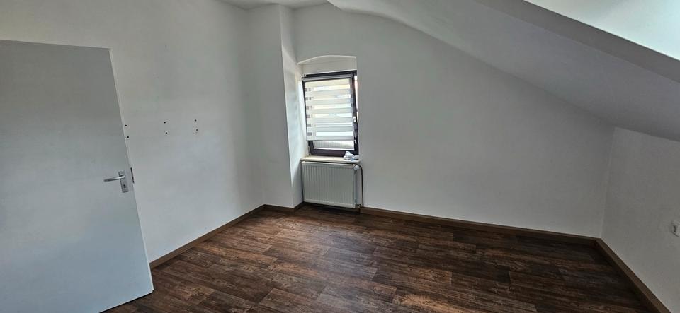 Dachgeschoßwohnung Saarbrücken Dudweiler - 3 Zimmer, 75 m&sup2;, 450&euro; | Angebot:26504363