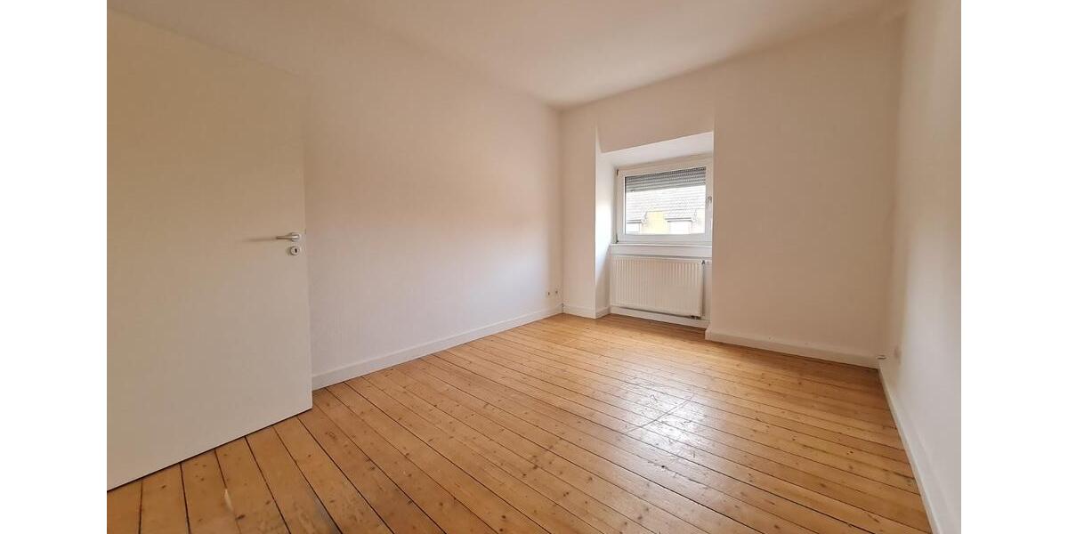 Etagenwohnung Saarbrücken West - 5 Zimmer, 100 m&sup2;, 900&euro; | Angebot:25378854