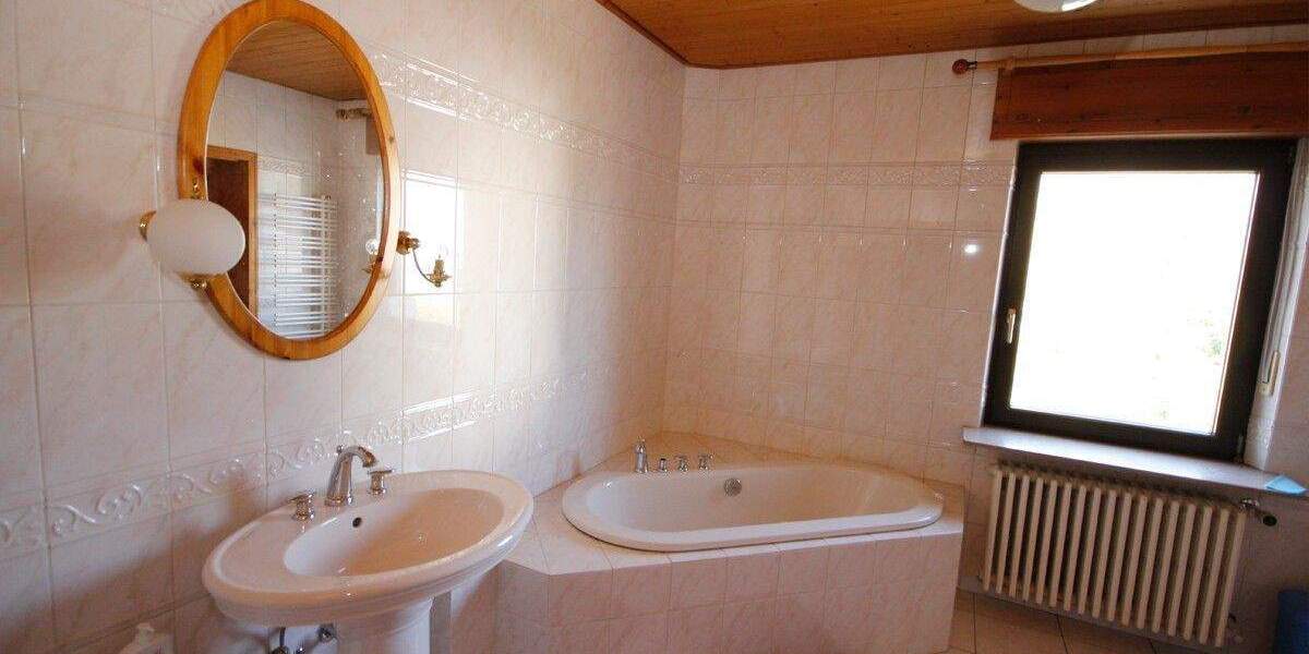 Doppelhaushälfte Bexbach - 9 Zimmer, 213 m&sup2;, 379.000&euro; | Angebot:25664164