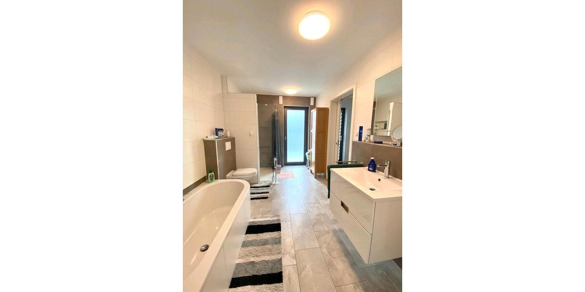 Terrassenwohnung Lebach - 5 Zimmer, 130 m&sup2;, 1.600&euro; | Angebot:25807375