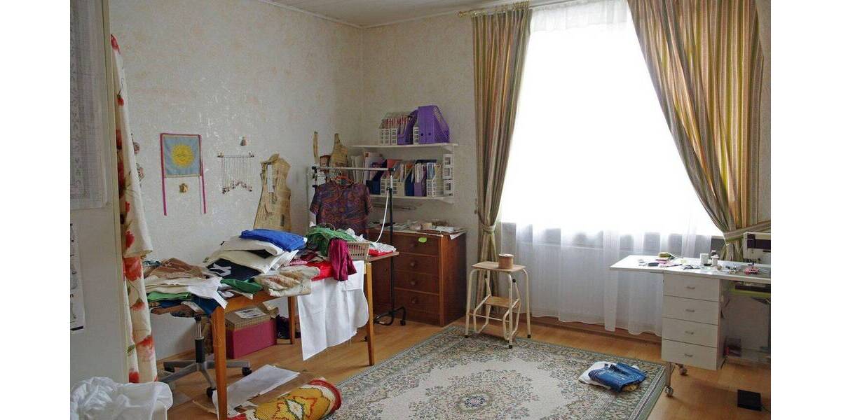 Einfamilienhaus Saarbrücken Dudweiler - 8 Zimmer, 216 m&sup2;, 340.000&euro; | Angebot:25728348