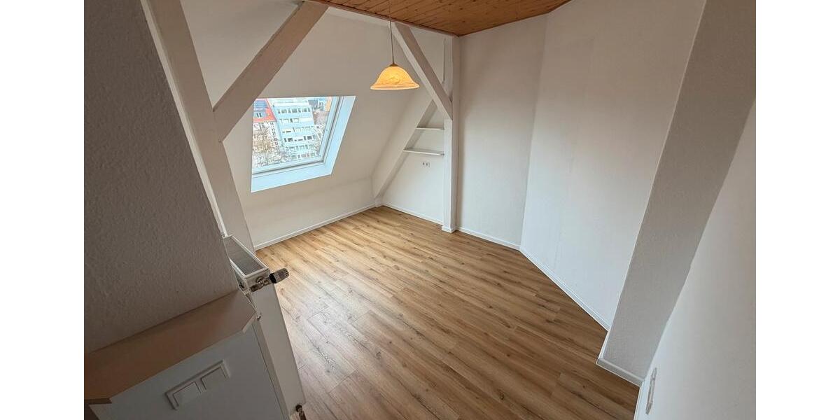 Dachgeschoßwohnung Saarbrücken Eschberg - 1 Zimmer, 25 m&sup2;, 560&euro; | Angebot:24784429