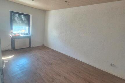 Wohnung Völklingen - 2 Zimmer, 90 m&sup2;, 700&euro; | Angebot:26042559