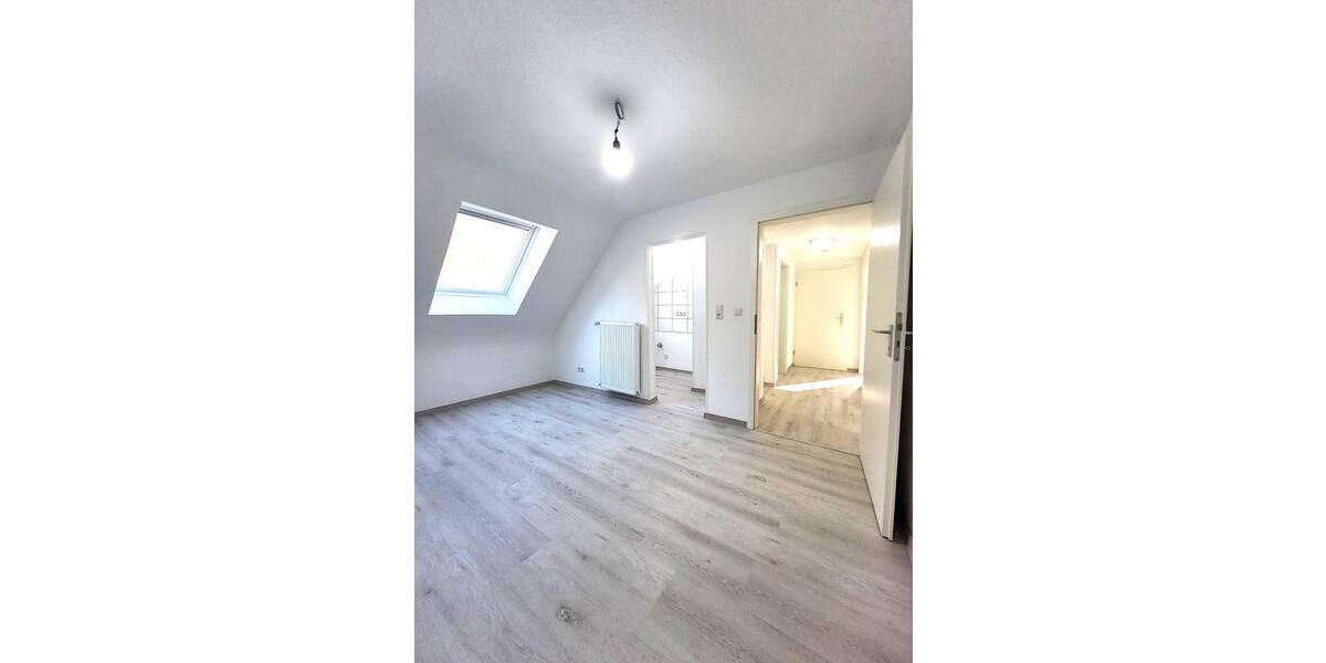 Dachgeschoßwohnung Saarbrücken Eschberg - 2.5 Zimmer, 51 m&sup2;, 560&euro; | Angebot:25840287