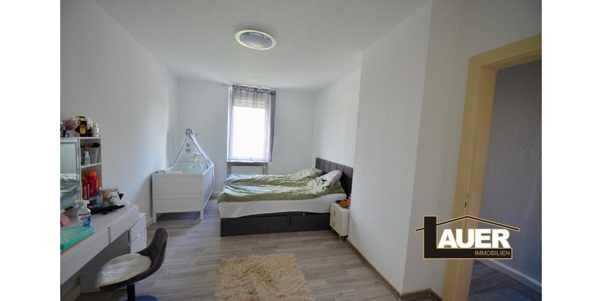 Etagenwohnung Saarbrücken West - 4 Zimmer, 100 m&sup2;, 750&euro; | Angebot:26686734