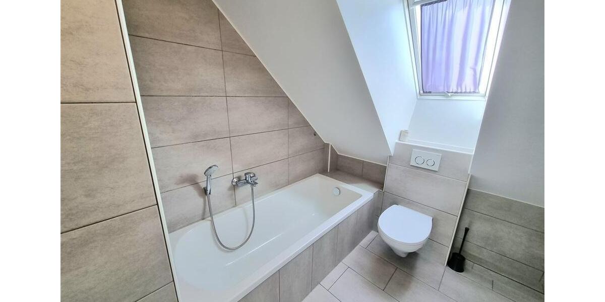 Dachgeschoßwohnung Sankt Ingbert - 3 Zimmer, 72 m&sup2;, 800&euro; | Angebot:25755078