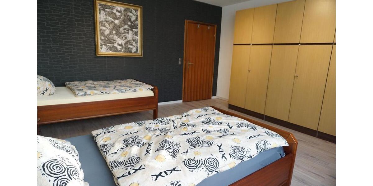 Reihenhaus Schwalbach - 7 Zimmer, 140 m&sup2;, 290.000&euro; | Angebot:25791067