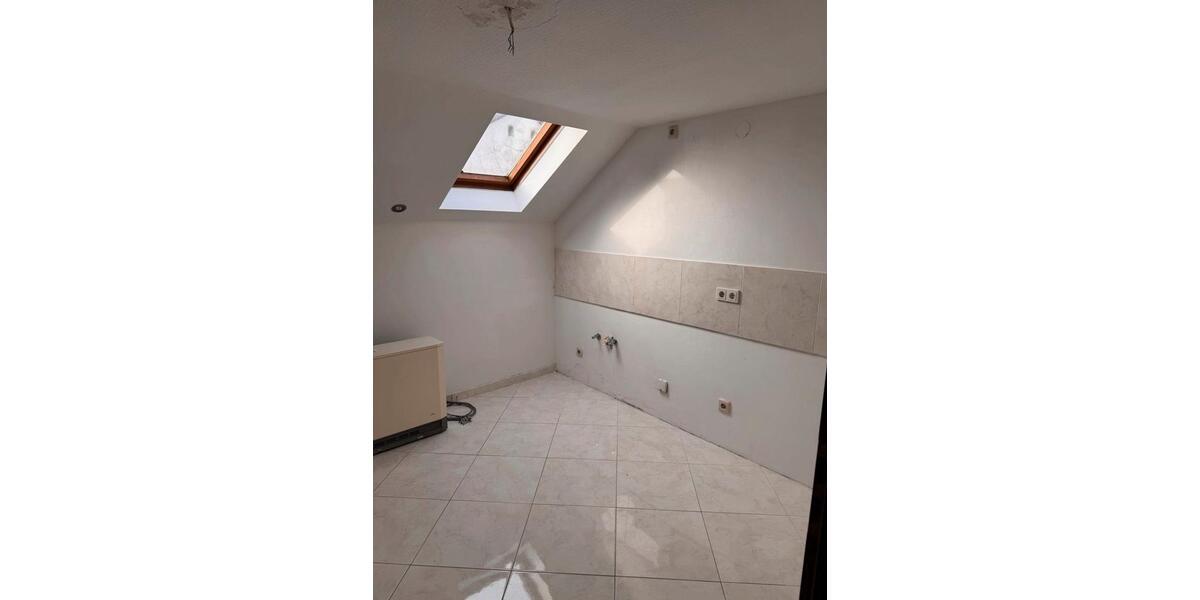 Dachgeschoßwohnung Großrosseln - 3.5 Zimmer, 80 m&sup2;, 465&euro; | Angebot:25311972