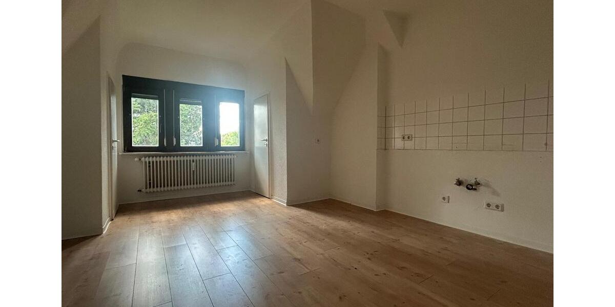 Dachgeschoßwohnung Saarbrücken West - 4 Zimmer, 65 m&sup2;, 750&euro; | Angebot:25883161
