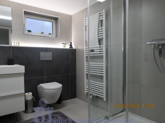 Modernes luxuriöses Wohnhaus, Bungalowstil, mit Außenpool, in schöner Stadtrandlage - Einfamilienhaus Homburg | Angebot:14540143