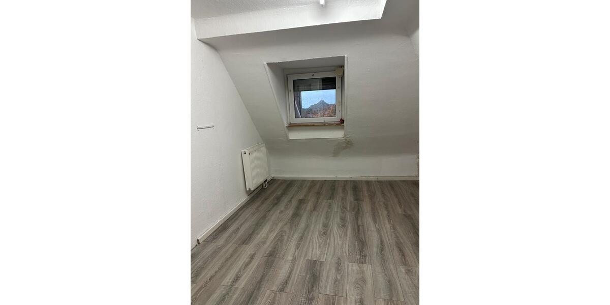Dachgeschoßwohnung Völklingen - 6 Zimmer, 110 m&sup2;, 800&euro; | Angebot:25760210