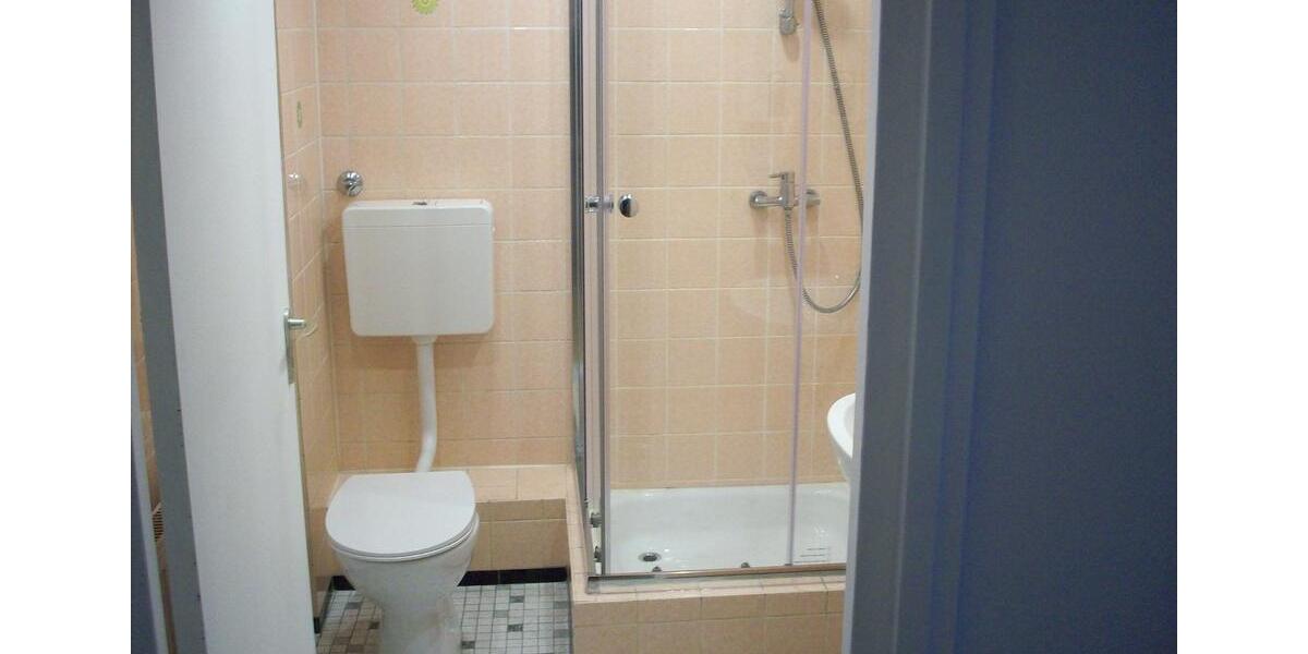 Dachgeschoßwohnung Saarbrücken West - 3 Zimmer, 52 m&sup2;, 380&euro; | Angebot:23681028