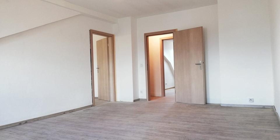 Dachgeschoßwohnung Saarbrücken - 3 Zimmer, 70 m&sup2;, 560&euro; | Angebot:25838102