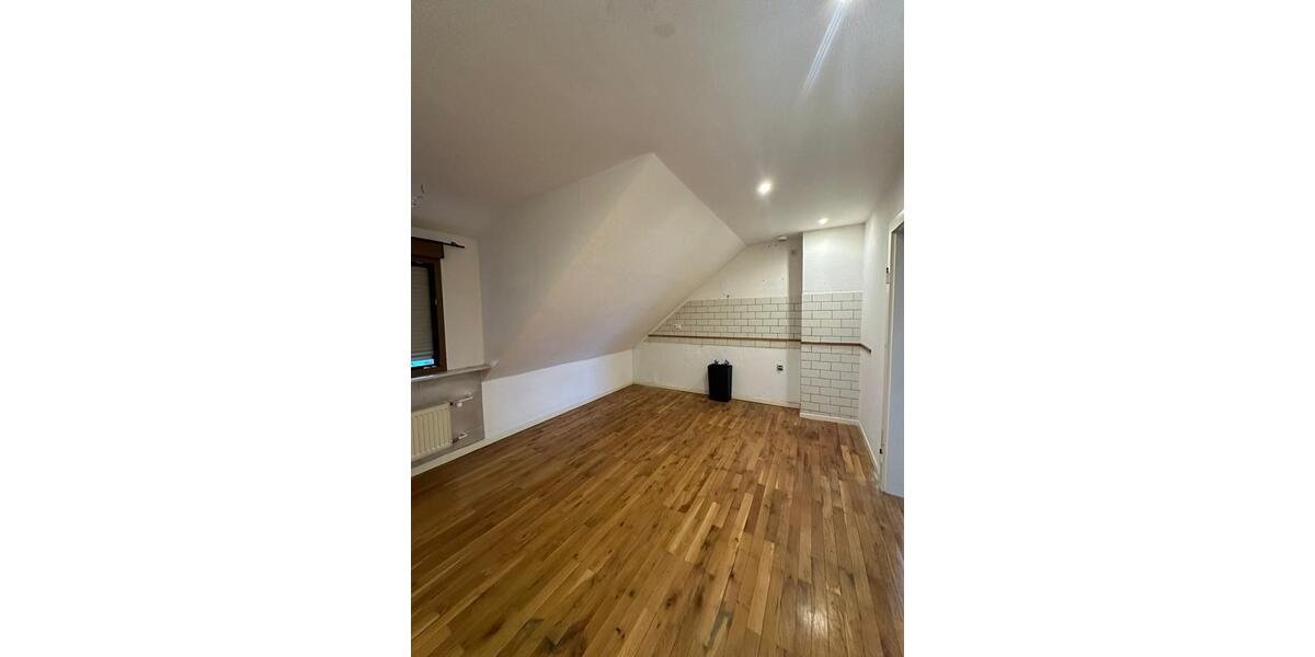 Dachgeschoßwohnung Saarbrücken West - 3 Zimmer, 68 m&sup2;, 550&euro; | Angebot:24995929