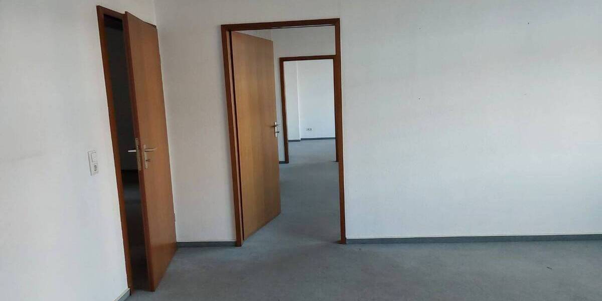 Gewerbeobjekt Saarbrücken St Johann - 5 Zimmer, 120 m&sup2;, 990&euro; | Angebot:26501573