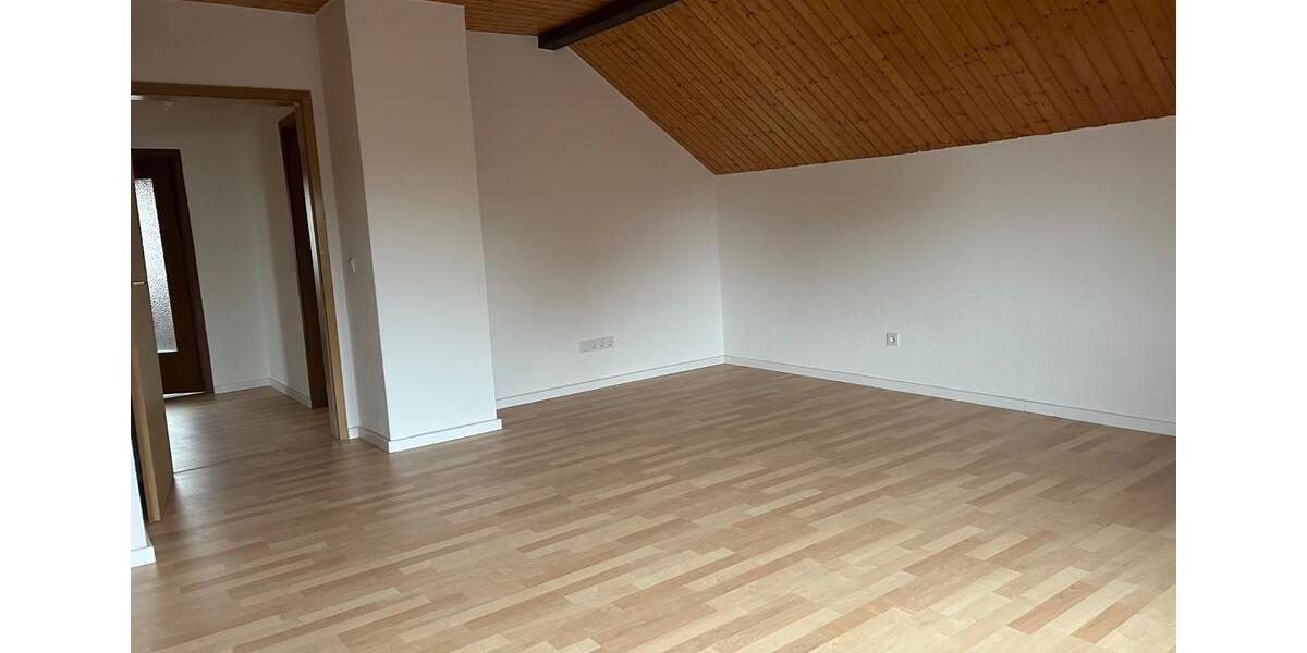 Dachgeschoßwohnung Saarbrücken West - 2 Zimmer, 50 m&sup2;, 450&euro; | Angebot:25719132