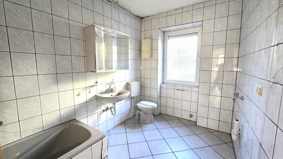 Reihenhaus Saarbrücken Dudweiler - 5 Zimmer, 110 m&sup2;, 100.000&euro; | Angebot:25232701