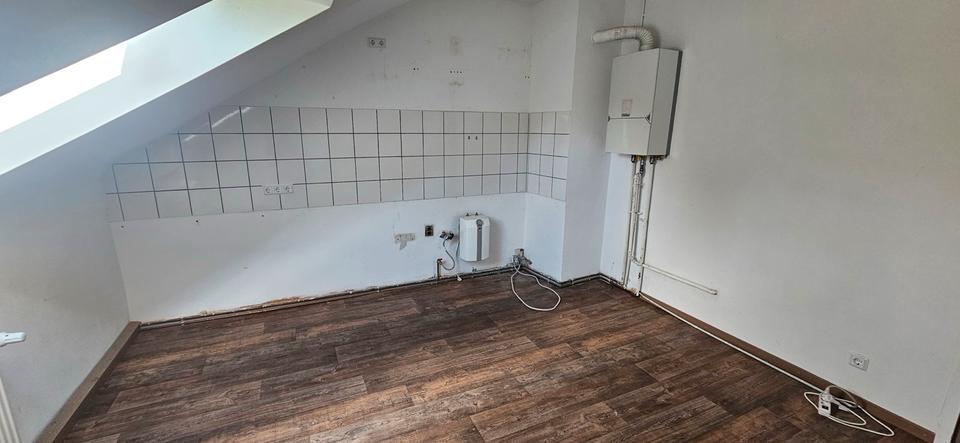 Dachgeschoßwohnung Saarbrücken Dudweiler - 3 Zimmer, 75 m&sup2;, 450&euro; | Angebot:26504363