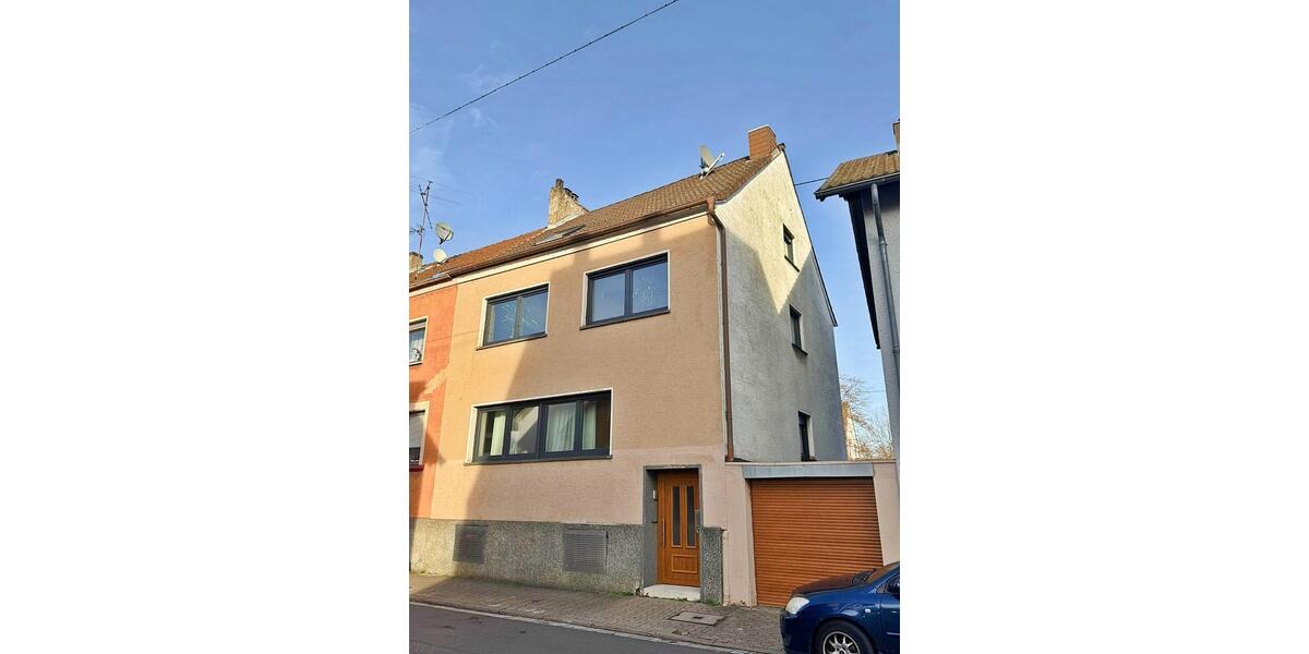 Reihenhaus Saarbrücken St. Arnual - 8 Zimmer, 170 m&sup2;, 319.000&euro; | Angebot:25403151