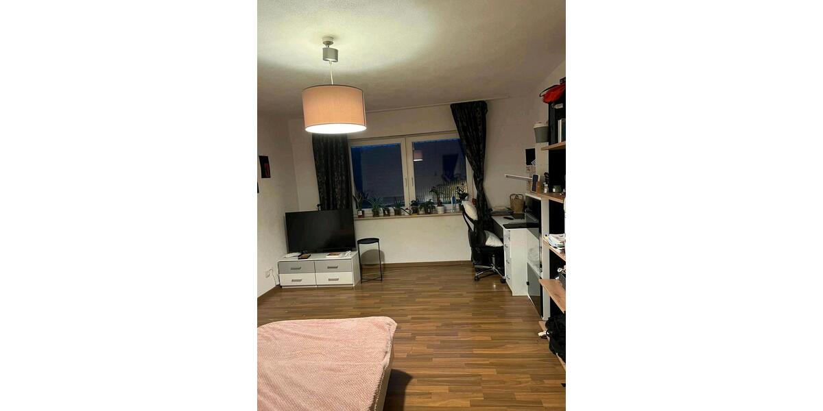 Dachgeschoßwohnung Homburg - 4 Zimmer, 100 m&sup2;, 1.300&euro; | Angebot:25361033