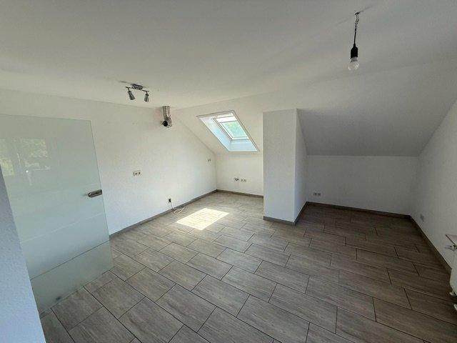 Dachgeschoßwohnung Nalbach - 3 Zimmer, 80 m&sup2;, 800&euro; | Angebot:26635859