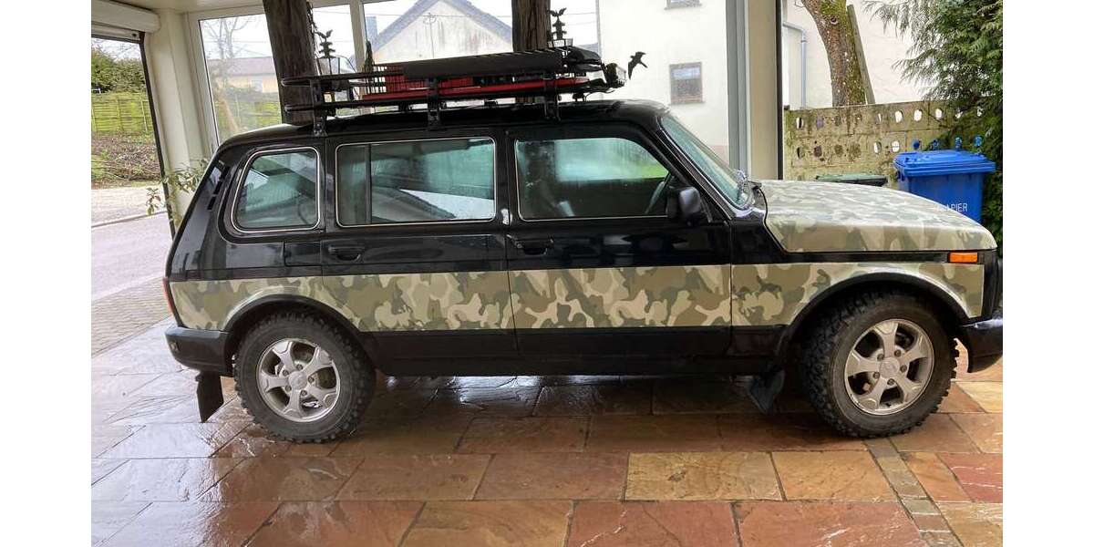 Lada Urban 79.000 km 12.500 &euro; wallerfangen 66798