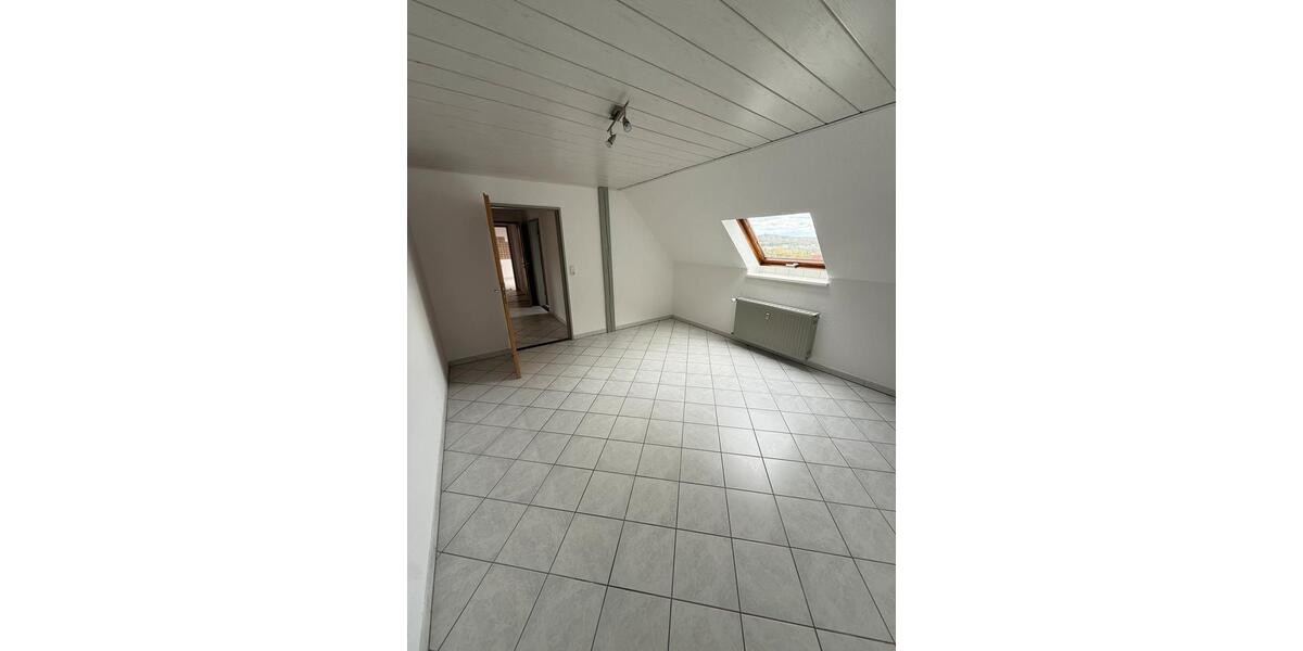 Dachgeschoßwohnung Neunkirchen Kohlhof - 3 Zimmer, 80 m&sup2;, 650&euro; | Angebot:26042556