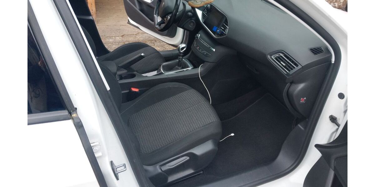 Peugeot 308 109.600 km 7.999 &euro; Saarbrücken 66113