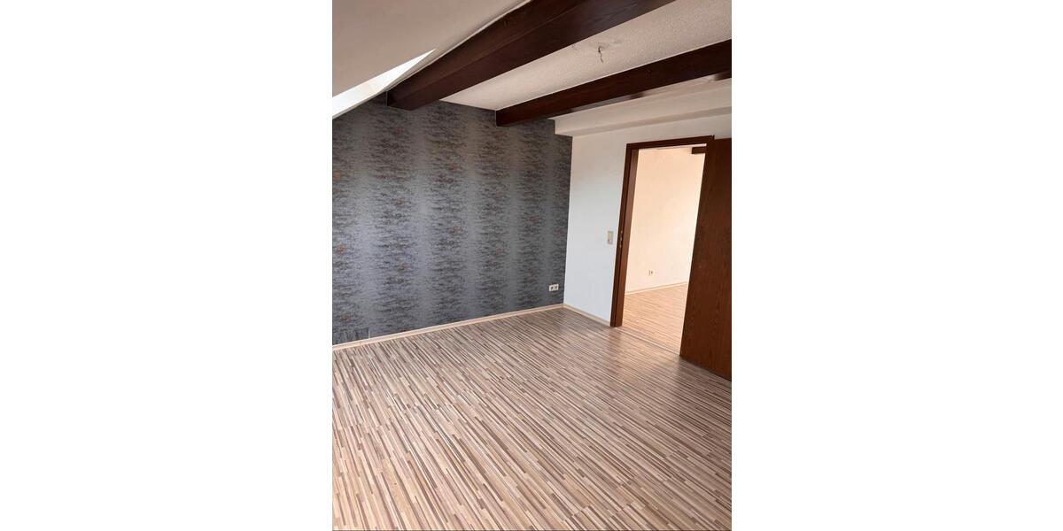 Dachgeschoßwohnung Großrosseln - 3.5 Zimmer, 80 m&sup2;, 465&euro; | Angebot:25311972