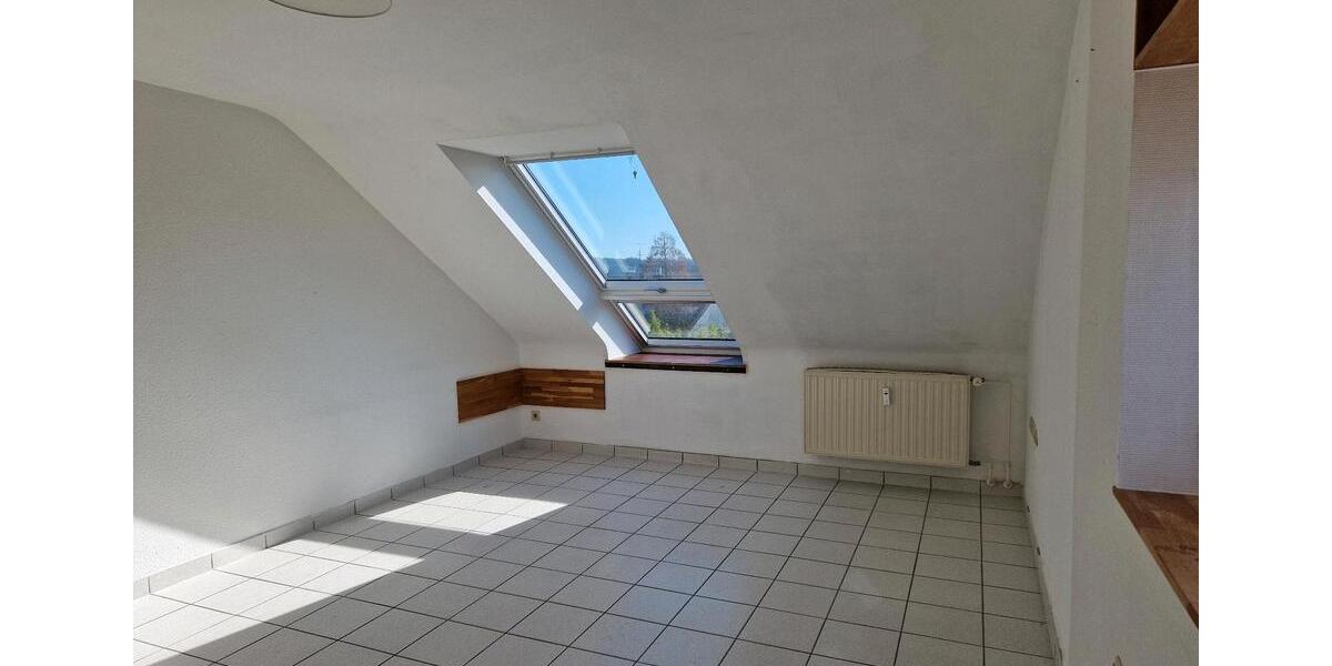 Dachgeschoßwohnung Saarbrücken Kieselhumes - 2.5 Zimmer, 65 m&sup2;, 600&euro; | Angebot:25302445