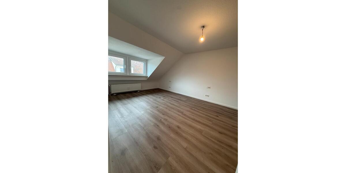 Dachgeschoßwohnung Saarbrücken West - 3 Zimmer, 80 m&sup2;, 950&euro; | Angebot:25875519