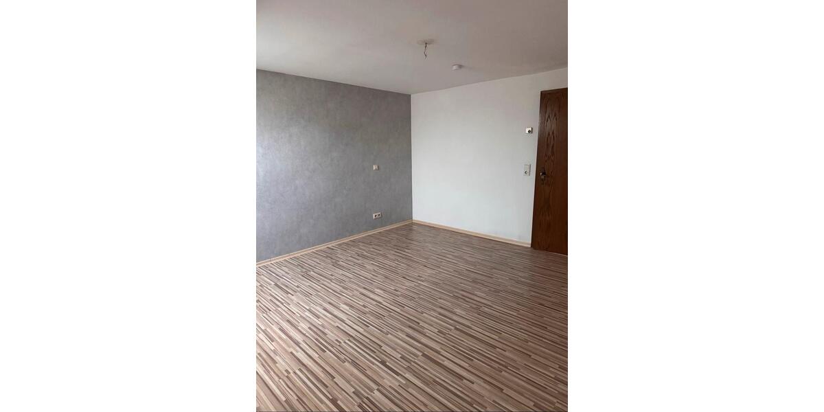 Dachgeschoßwohnung Großrosseln - 3.5 Zimmer, 80 m&sup2;, 465&euro; | Angebot:25311972