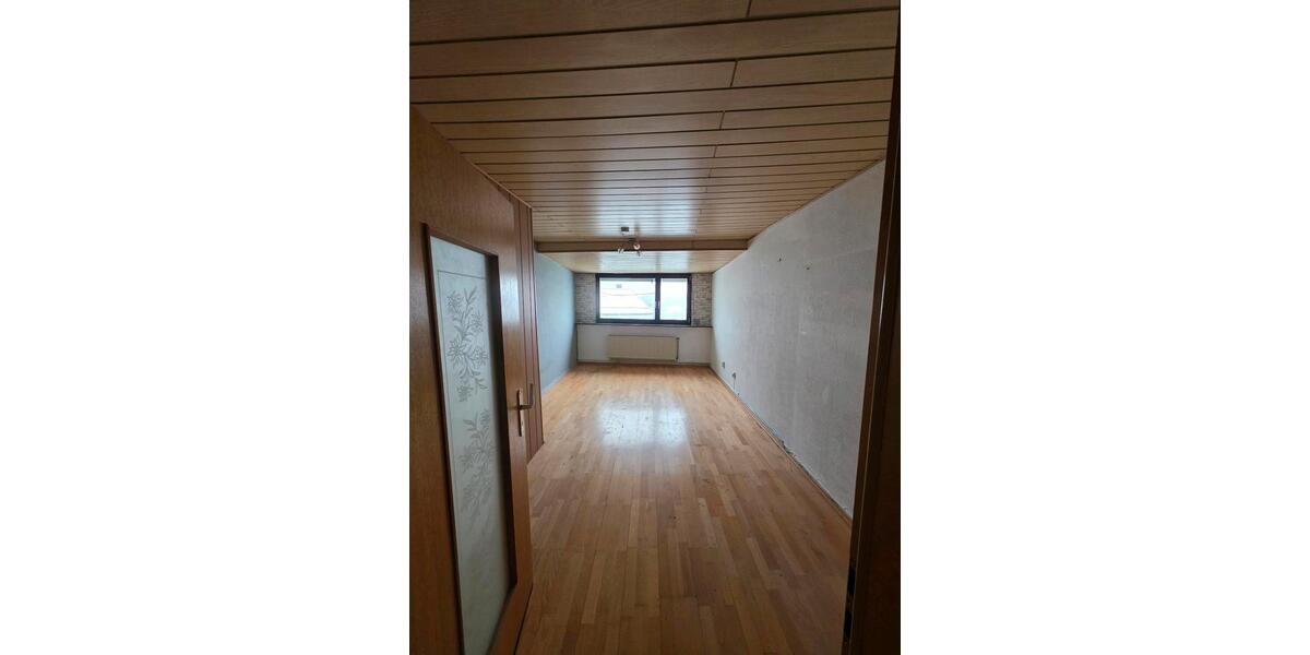 Dachgeschoßwohnung Neunkirchen - 4 Zimmer, 95 m&sup2;, 550&euro; | Angebot:24796284