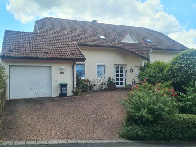 Großzügiges Wohnhaus mit Einliegerwohnung in Höhenlage von Neunkirchen - Einfamilienhaus Neunkirchen | Angebot:17333117