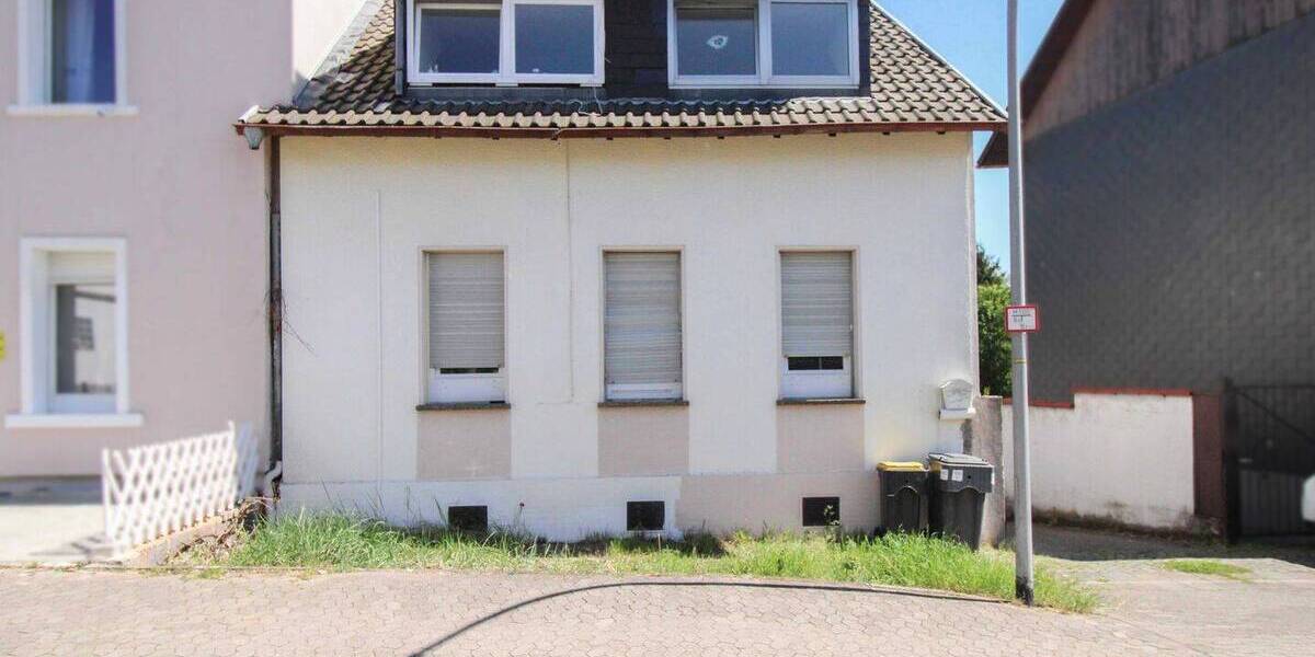 Einfamilienhaus Saarbrücken Burbach - 7 Zimmer, 148 m&sup2;, 230.000&euro; | Angebot:26723642