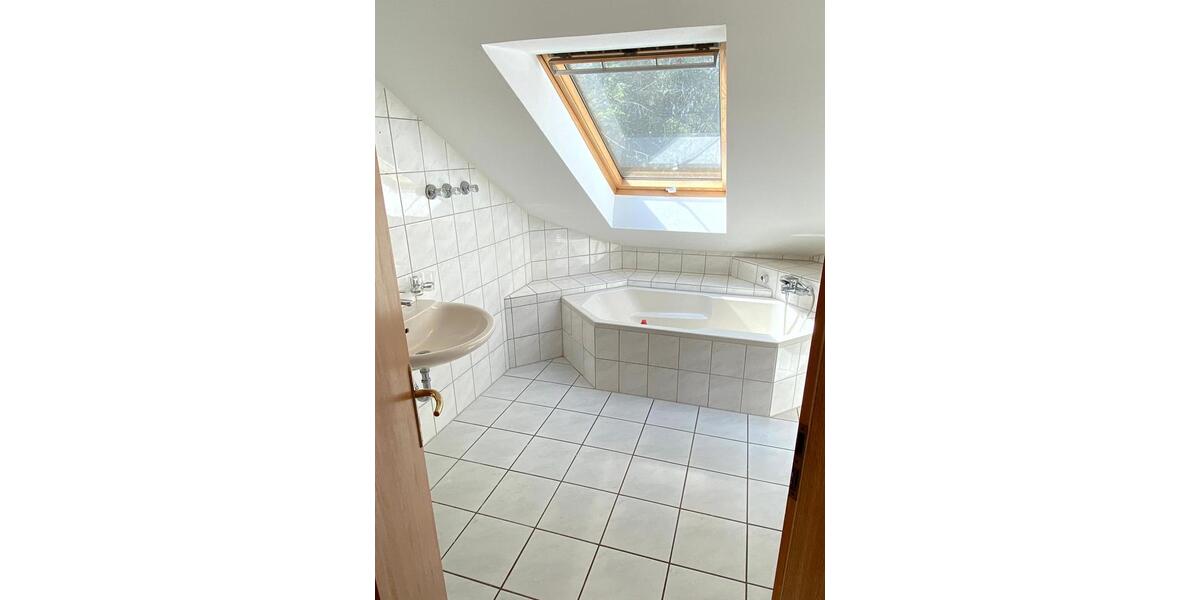 Dachgeschoßwohnung Schiffweiler - 2 Zimmer, 75 m&sup2;, 610&euro; | Angebot:25172676