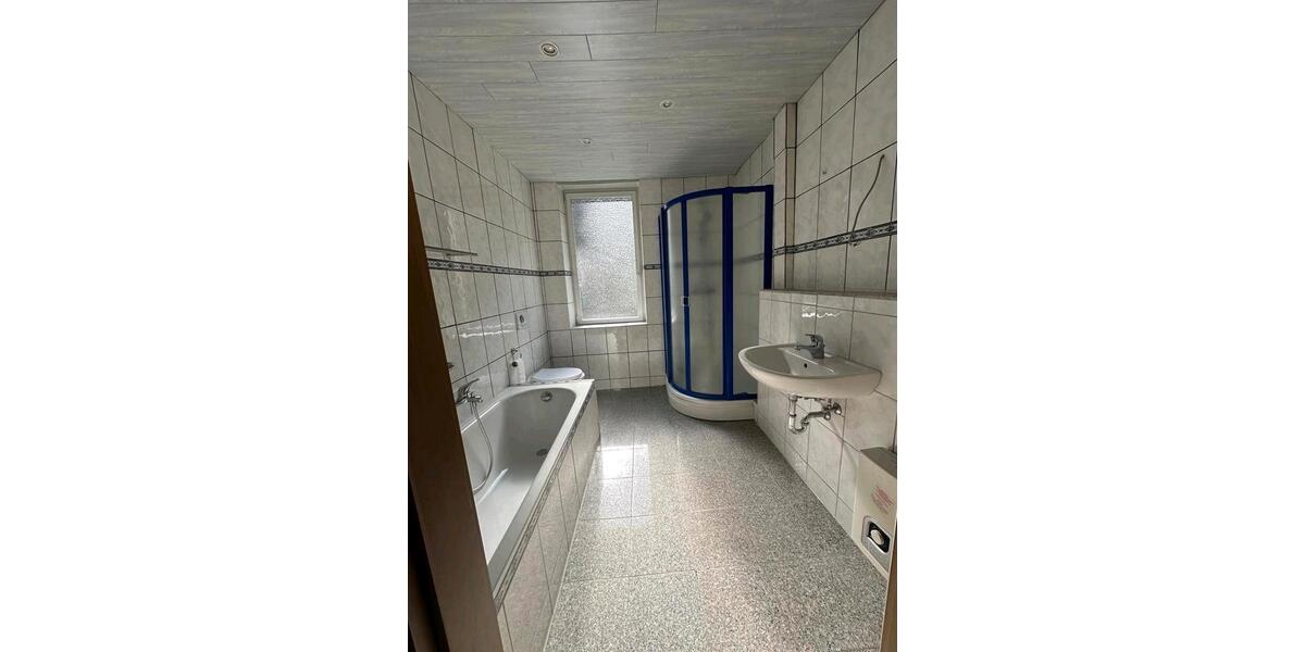 Etagenwohnung Saarbrücken Eschberg - 3 Zimmer, 100 m&sup2;, 750&euro; | Angebot:25366214