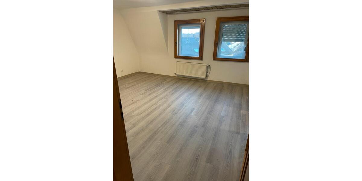 Etagenwohnung Riegelsberg - 3 Zimmer, 92 m&sup2;, 650&euro; | Angebot:25859975