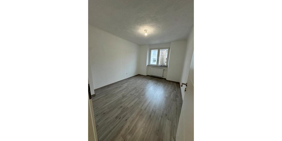 Etagenwohnung Dillingen (Saar) - 3 Zimmer, 70 m&sup2;, 140.000&euro; | Angebot:25758673