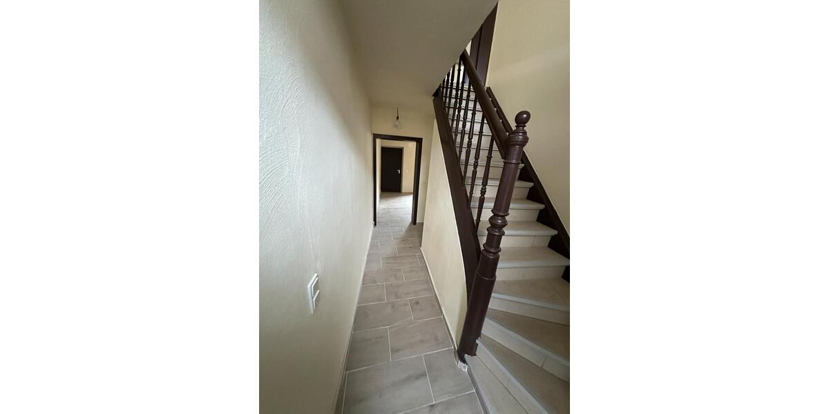 Doppelhaushälfte Saarbrücken - 7 Zimmer, 130 m&sup2;, 990&euro; | Angebot:25417070