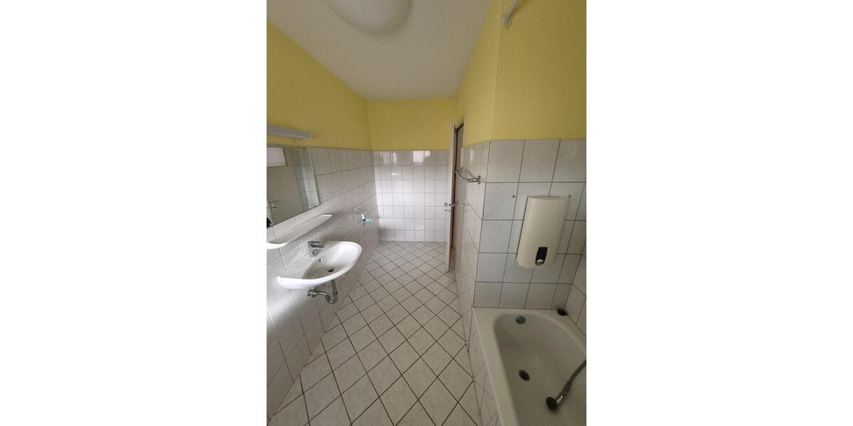 Dachgeschoßwohnung Püttlingen - 4 Zimmer, 107 m&sup2;, 650&euro; | Angebot:25959713
