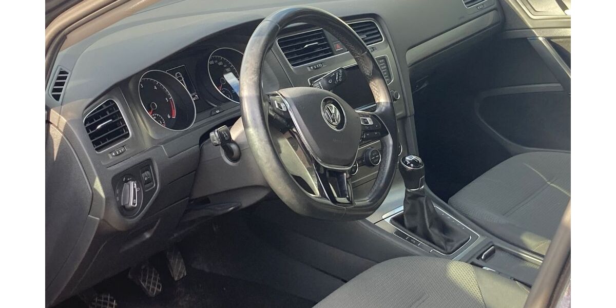 VW Golf 205.000 km 5.400 &euro; Mandelbachtal 66399