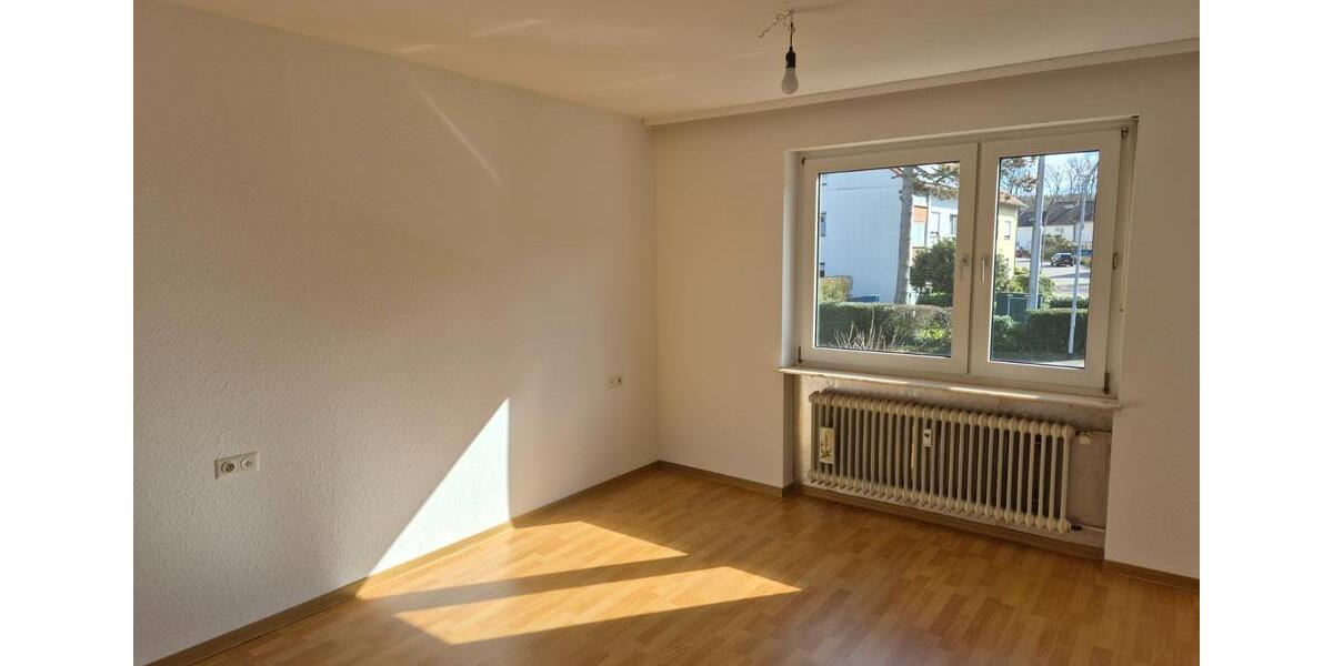Etagenwohnung Saarbrücken West - 6 Zimmer, 120 m&sup2;, 1.000&euro; | Angebot:25307885