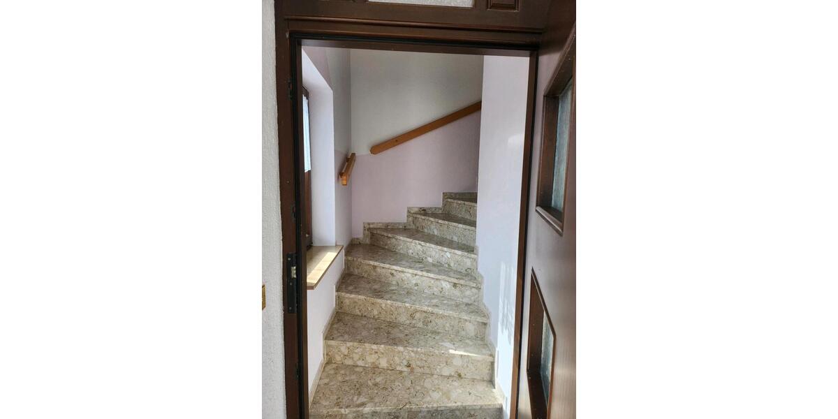 Dachgeschoßwohnung Homburg - 3 Zimmer, 77 m&sup2;, 970&euro; | Angebot:25395692